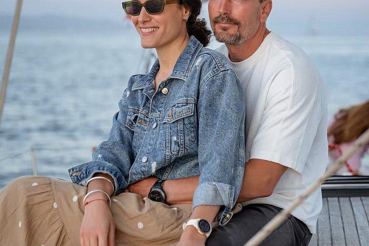 プエルト バヌスからマルベーリャ海岸に沿ってサンセット セーリング
