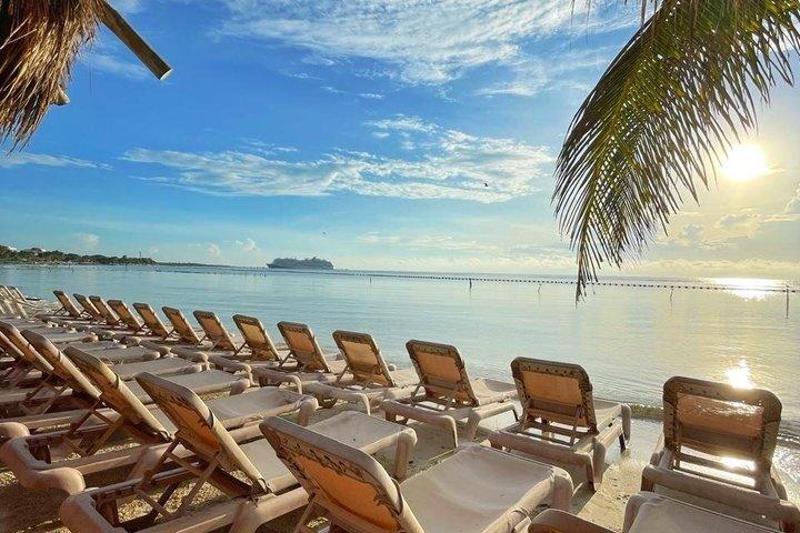 コスタマヤビーチクラブへの小旅行（マハウアルへの送迎付き）