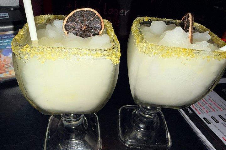 Roacrawl bar-hopping West end Roatan