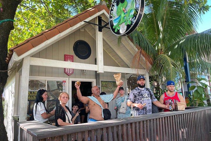 Roacrawl bar-hopping West end Roatan