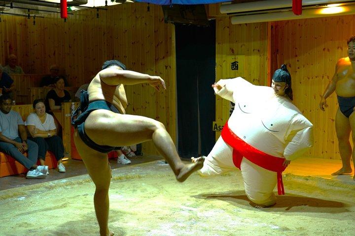 Tokyo Sumo Show de entretenimiento con pollo Hot Pot y Geisha