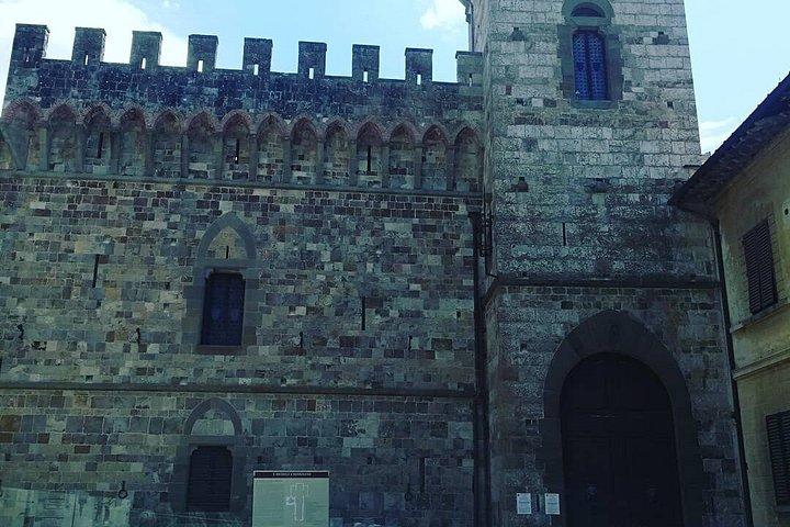 映画「ユー・ミー」のようにキャンティ地方を探検し、オープントップバンでトスカーナ地方へ出かけよう