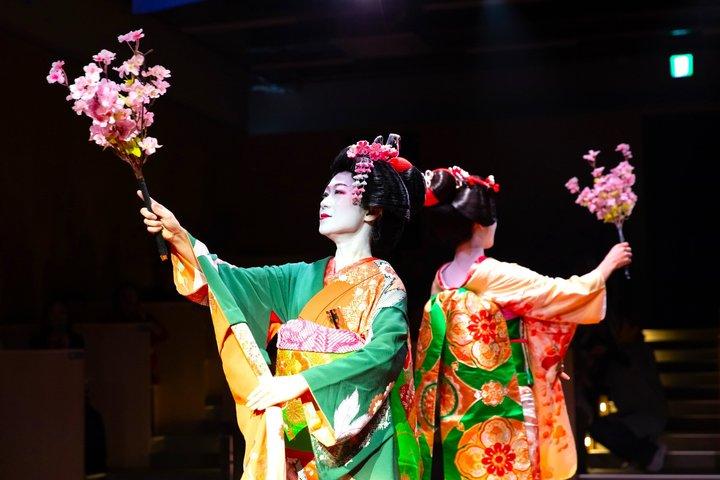 京都：鶏鍋＆芸者による相撲興行