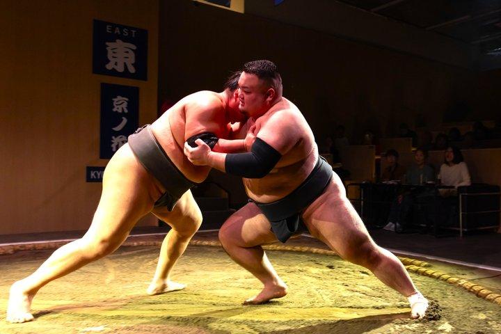 京都：鶏鍋＆芸者による相撲興行