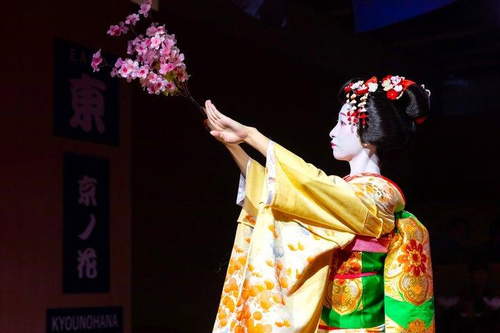 Kyoto Sumo Entertainment Show mit Chicken Hot Pot und Geisha