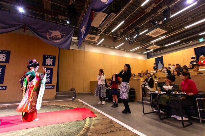 Kyoto Sumo Entertainment Show mit Chicken Hot Pot und Geisha