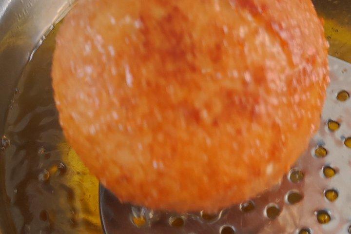 パレルモで地元シェフと一緒にシチリア風アランチーニを作る料理教室