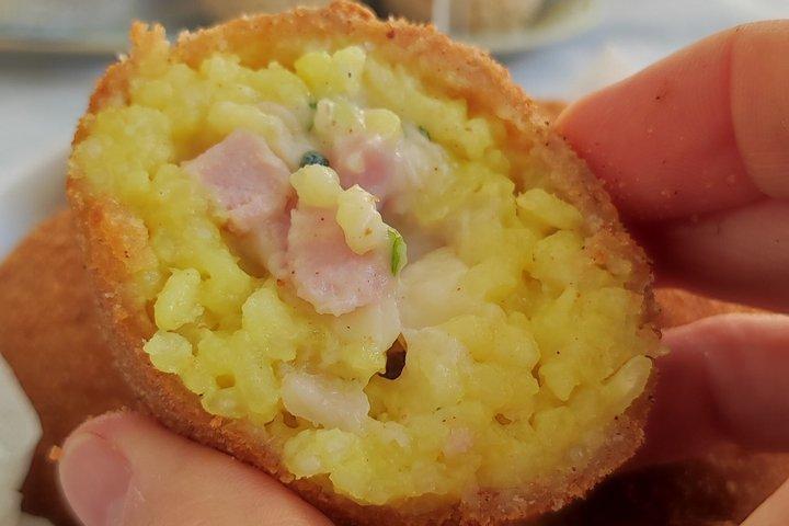 パレルモで地元シェフと一緒にシチリア風アランチーニを作る料理教室