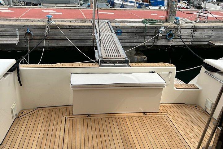 パレルモ海岸とモンデッロ湾を巡る特別なボートツアー