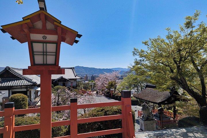 Kyoto Nishijin Afternoon Walk : Cultura, vistas al santuario y comidas locales