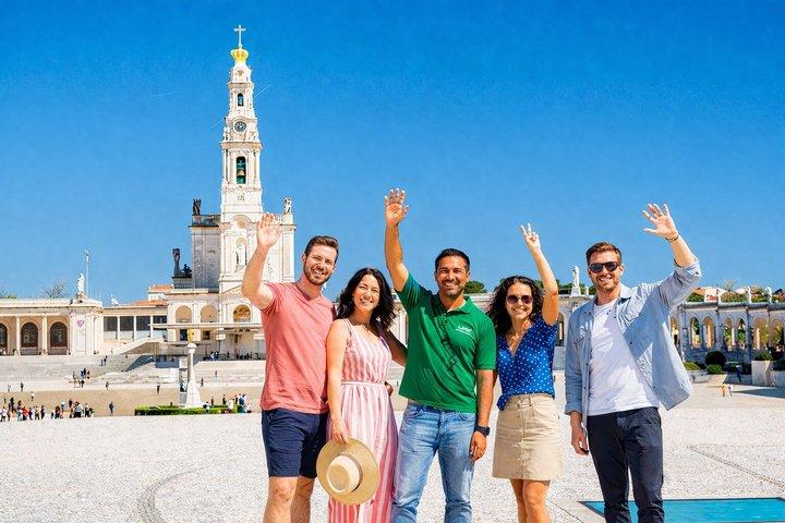 Fátima, Nazaré, Óbidos & Batalha Small Group Tour from Lisbon