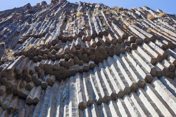 アルメニアの象徴：青い真珠とパンの味