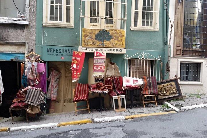 Istanbul ofiltrerad Cihangir, antikviteter och Galata Walking Tour