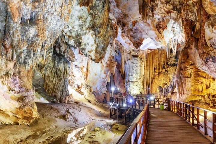 Hue to Paradise Cave Tour di gruppo di un'intera giornata