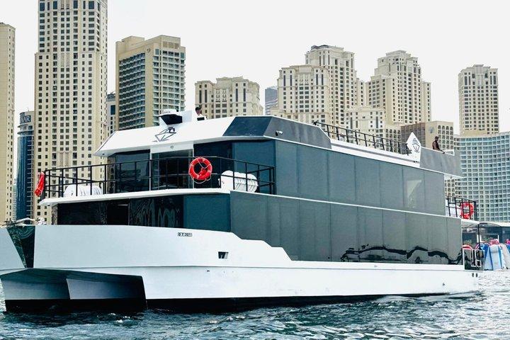 Crociera in barca di lusso a Dubai fino a 25 persone