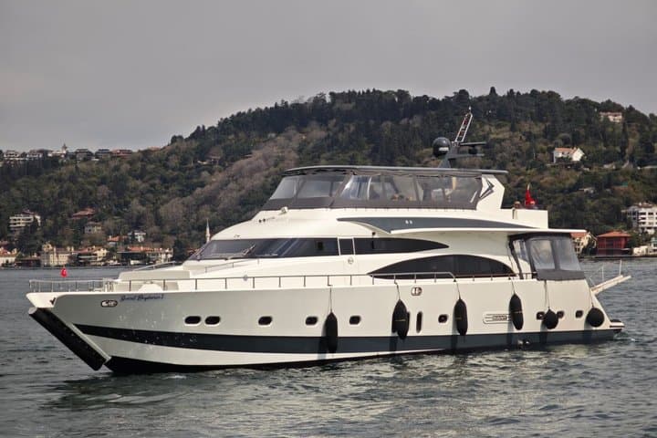 Private Bosphorus Lunch Cruise on a Luxury Yacht