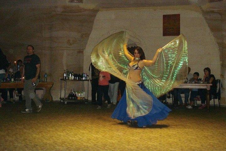 Show turco noturno na Cappadocia (com jantar)