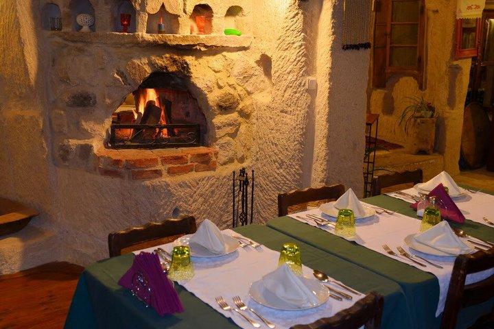 Show turco noturno na Cappadocia (com jantar)