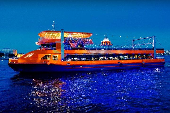 イスタンブールボスポラスディナークルーズ：ライブフォークダンス＆DJ体験