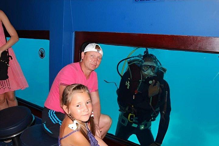 Viaje en un barco con fondo de cristal de Hurghada