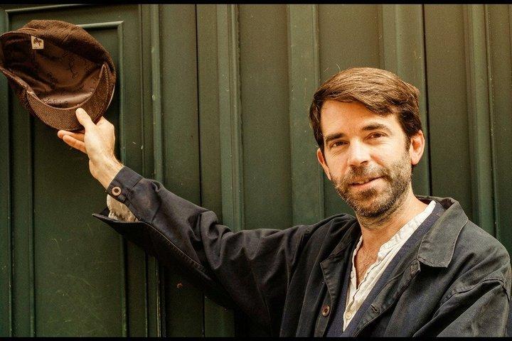 ユニークなモンマルトル19世紀ツアー：俳優とタイムトラベル