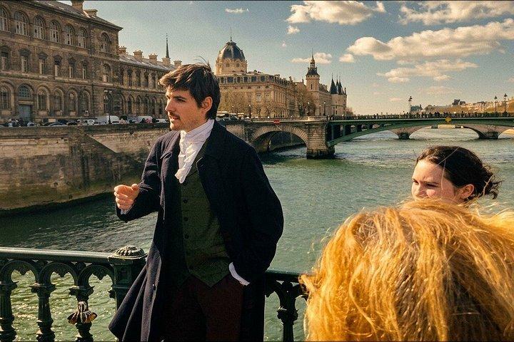 ユニークなノートルダムと中世のツアー：エドガー・ポーとタイムトラベル