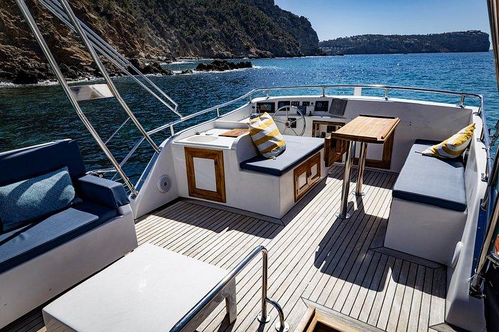 Luxury private traditional mallorcan Llaut with crew