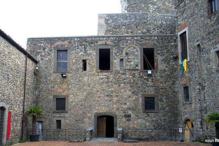 Melfi private tour: Walking blandt slotte, porte og udsigt