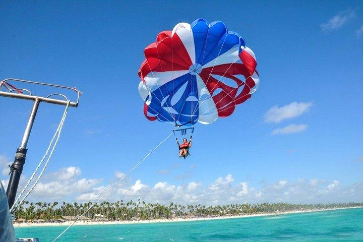 Parasailing i Punta Cana med gratis upphämtning