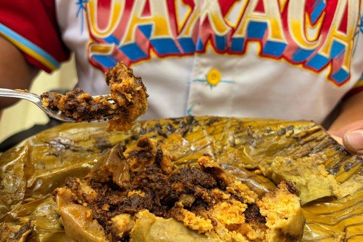 地元の食の専門家が案内するオアハカ隠れストリートフードツアー