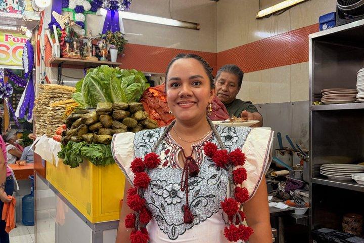 地元の食の専門家が案内するオアハカ隠れストリートフードツアー