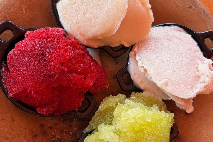 地元の食の専門家が案内するオアハカ隠れストリートフードツアー