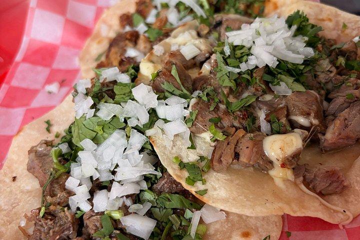 地元の食の専門家が案内するオアハカ隠れストリートフードツアー
