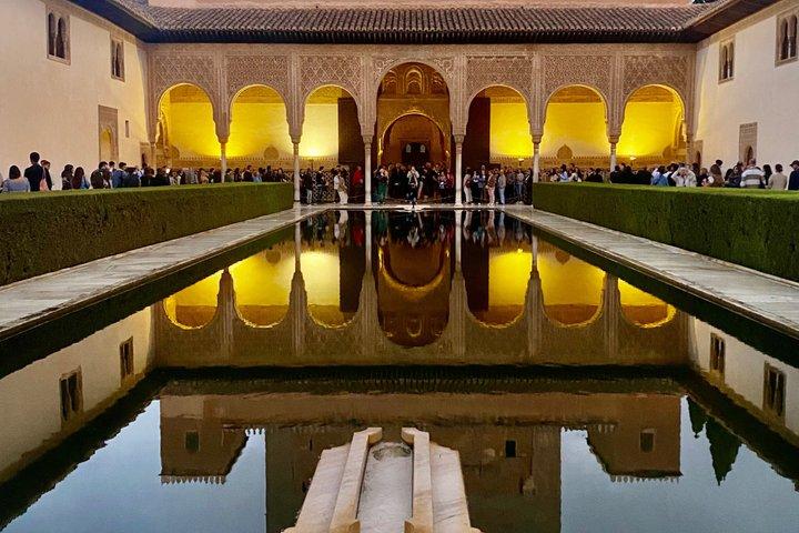 Visita Guiada Nocturna Privada en la Alhambra