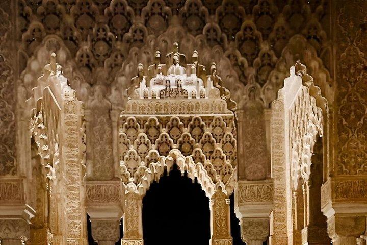 Visita Guiada Nocturna Privada en la Alhambra