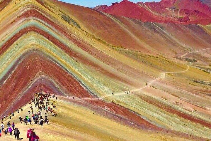 オランタイタンボまたはウルバンバからのプライベートレインボーマウンテン日帰り旅行
