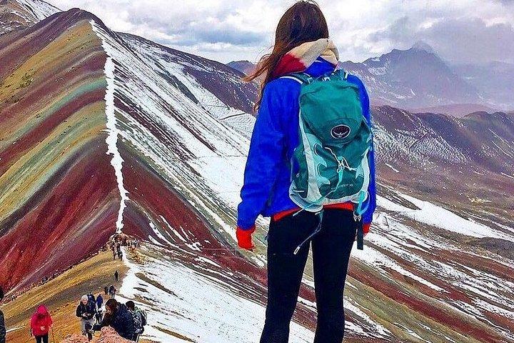 オランタイタンボまたはウルバンバからのプライベートレインボーマウンテン日帰り旅行