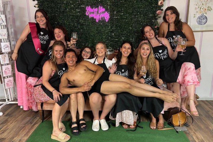 Charleston Bachelorette Party Art Class avec des modèles masculins sexy