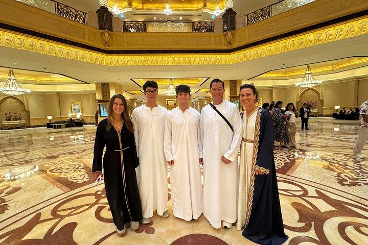 グランドモスク＆カスル・アル・ワタン付きアブダビプレミアムシティツアー