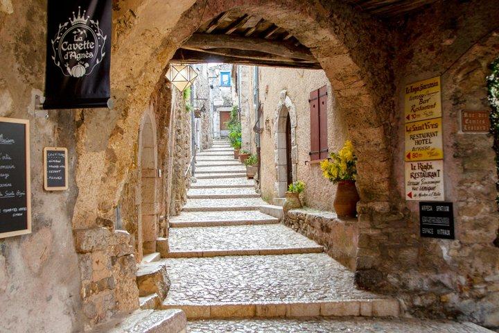 Tour a pie por el pueblo medieval y el jardín exótico desde Niza