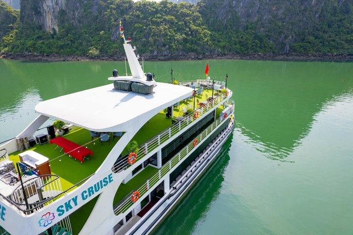 Sky Cruise Luxe 5-sterren Halong 1-daagse tour, buffet en jacuzzi