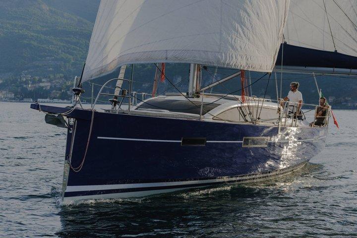 Tours privados en yate de vela moderno de 40 pies con aperitivo