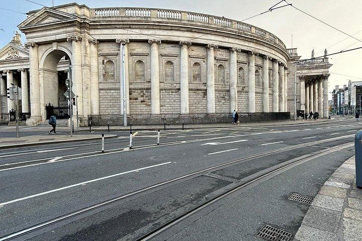 ダブリン文学散歩ツアー（アフタヌーンティーと博物館入場付き）
