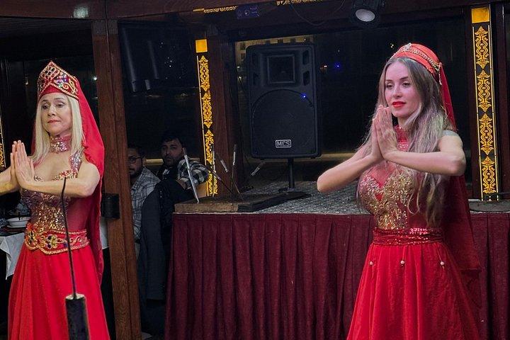 Bosporen middagskryssningstur med turkisk nattshow