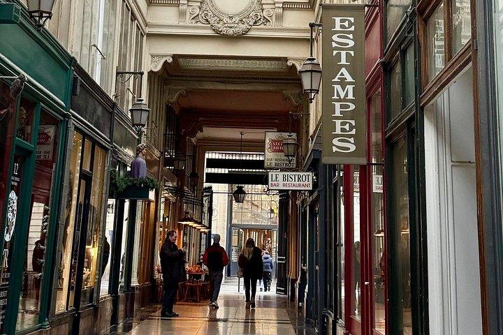 パリ：秘密の地下通路とルーヴル美術館ガイドツアー