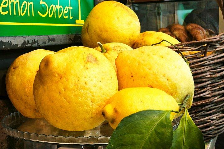 ソレントの食とウォーキングツアーで地元の味を発見