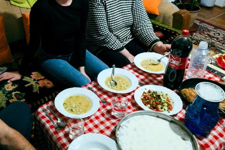 Bosnisches Abendessen mit einer einheimischen Familie | Authentic Home Dining