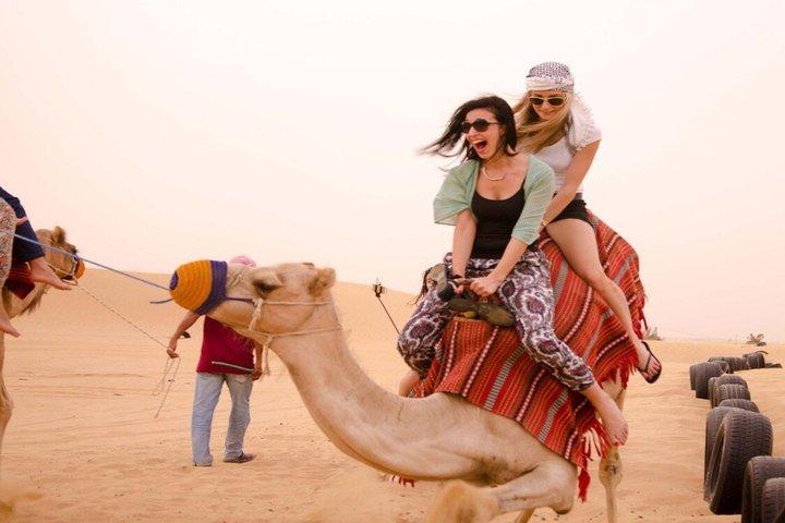 3 ore Deserto Quad Biking e villaggio beduino con Camel Riding