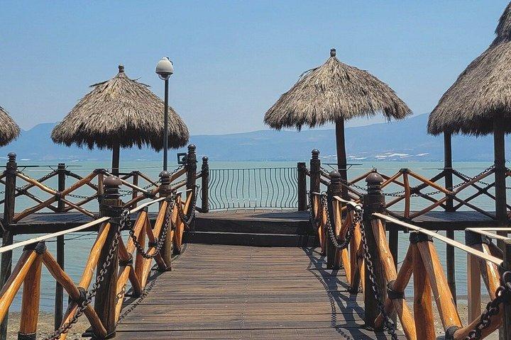 グアダラハラのチャパラ湖とアジジック