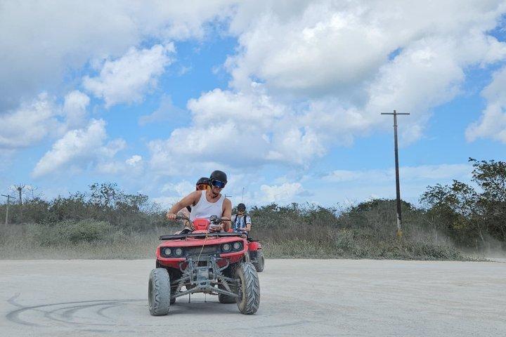 コスメル島とセノーテ ジェイドのダブル ATV ツアー